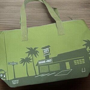 NWT:  Trader Joe’ Insulated Cooler Bag – 8 gallons:  Olive Green